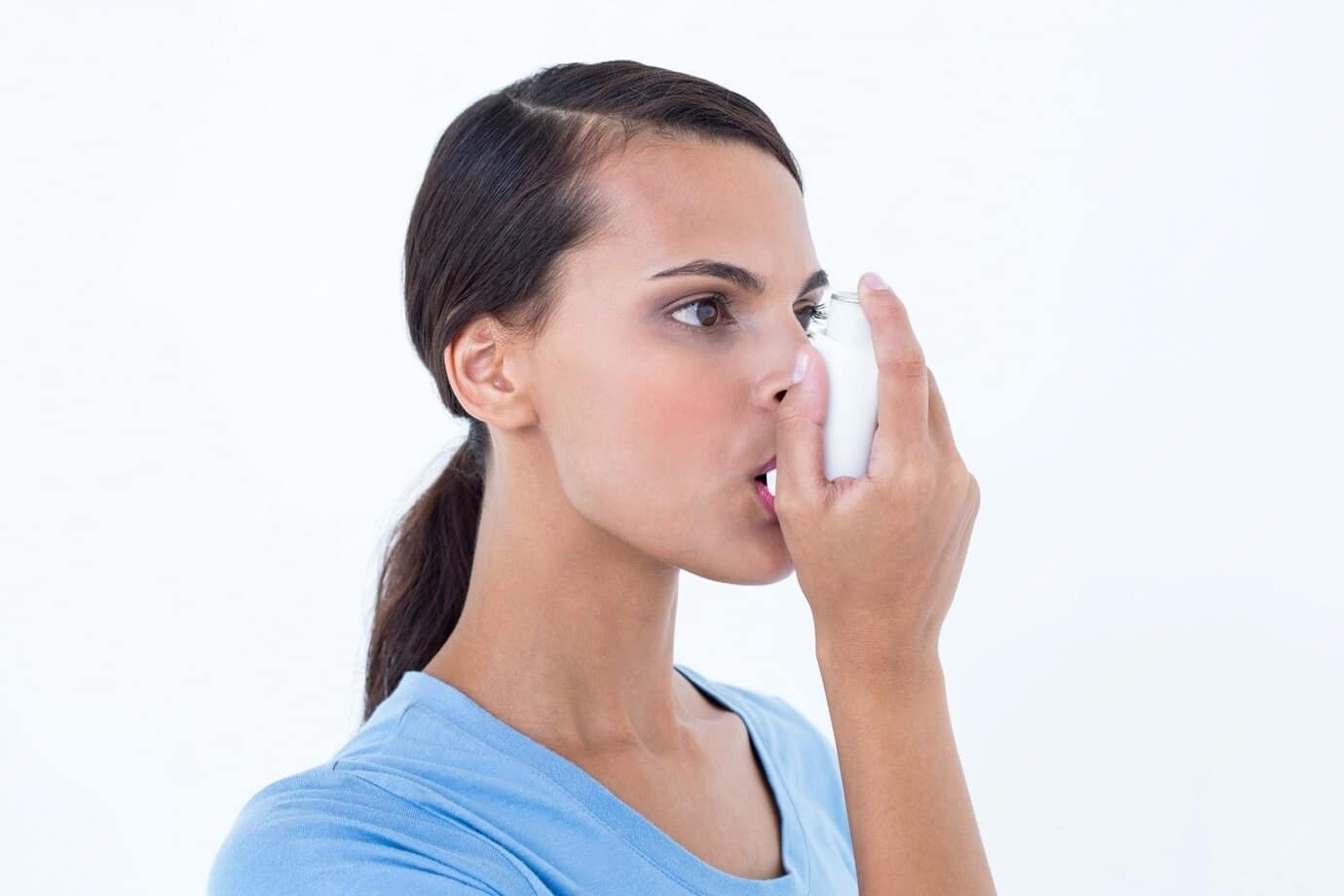 woman-using-her-inhaler