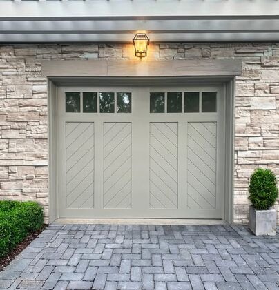 garage door image