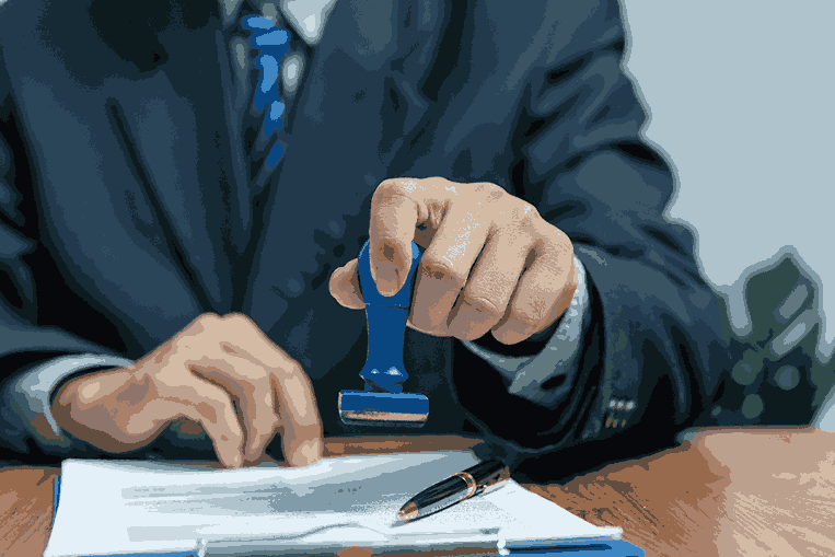Immigration Lawyer Services: Why do you need them? 1 immigration-lawyer