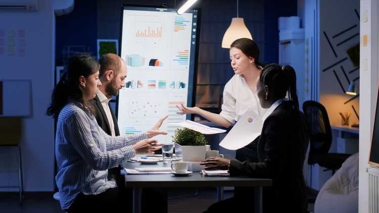 What Is Corporate Strategy? A Guide for Businesses
