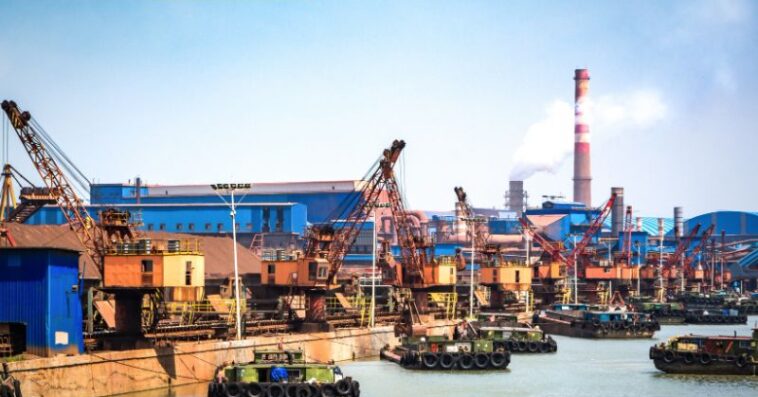 Ship tank cleaning at Khorfakkan Port