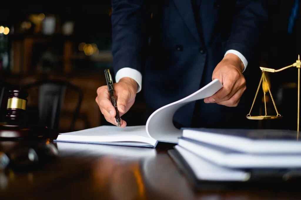 When to Consult a Lawyer in Delhi