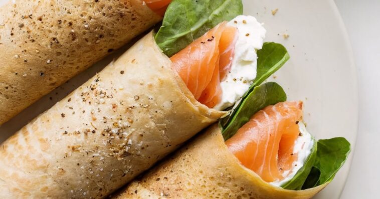afternoon snack vibes 😌✨on my plate ↓🥚 @eatcrepini egg wraps🍣 smokedsalmon did we know @walmart has lox ballin on a budget🥬 fresh spinach🤍 @kitehillfoods plain cream cheese not vegan but just LOVE this