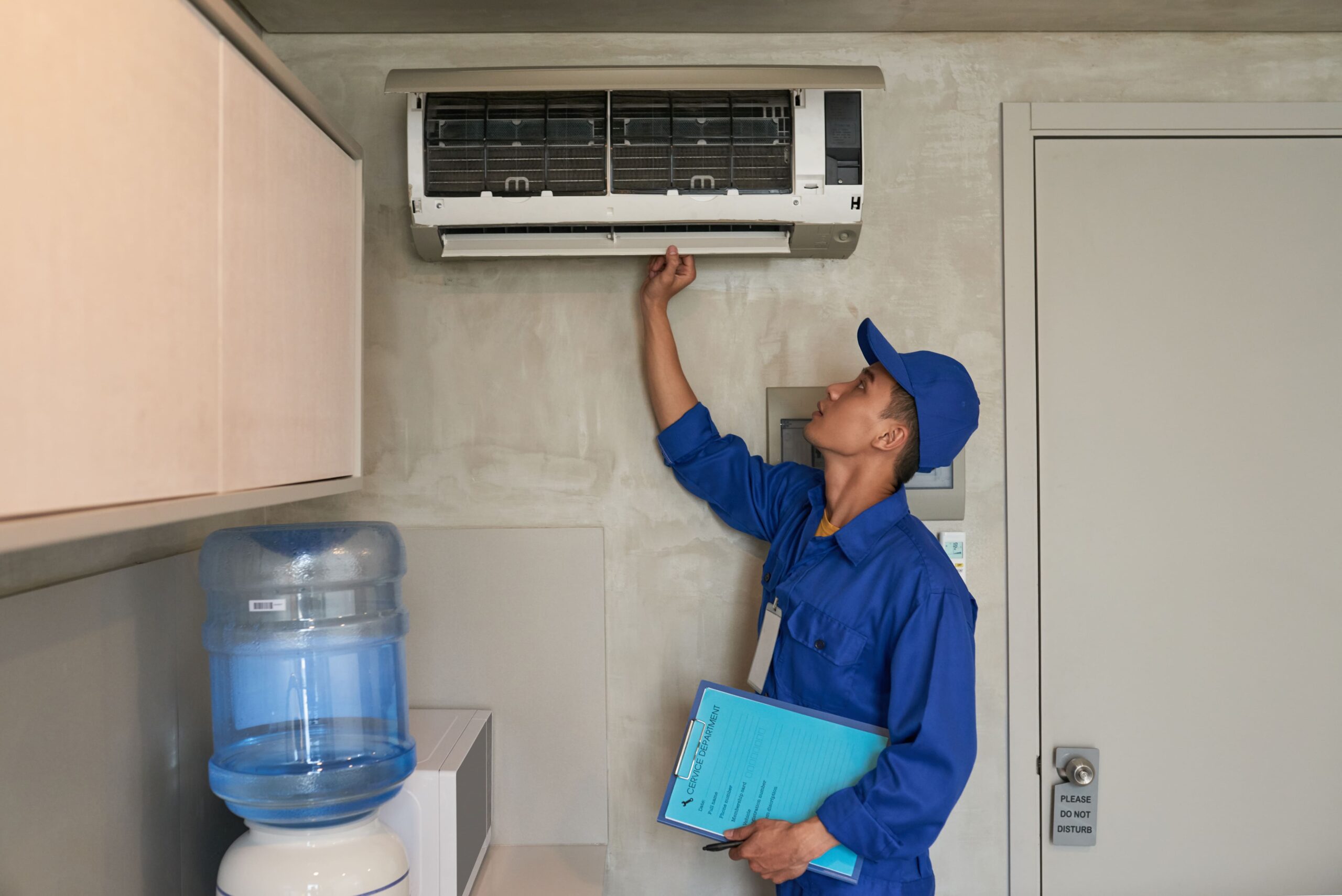 Professional Split System Air Conditioning Installation – Reliable & Affordable 1 checking conditioner 1 scaled