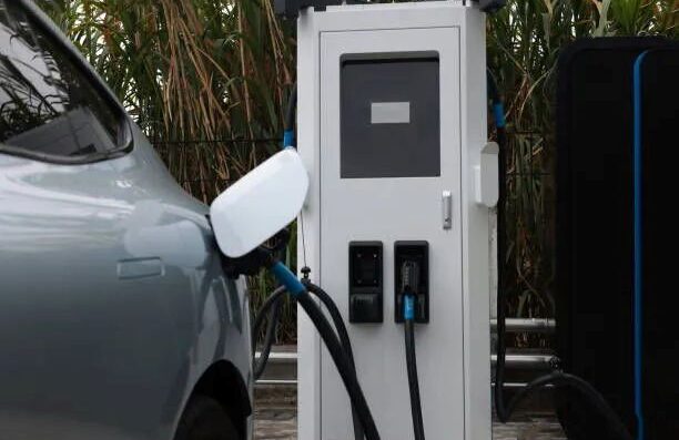 dc ev charging pile H5KLEo 612x408 1 2