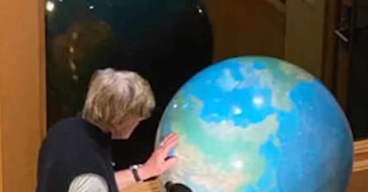 imageye giant.world .globes.geographical.globes.for .schools.world globe large world globe globe for sale globe for office vintage world globe as seen on tv top 10 world globes best globes copy