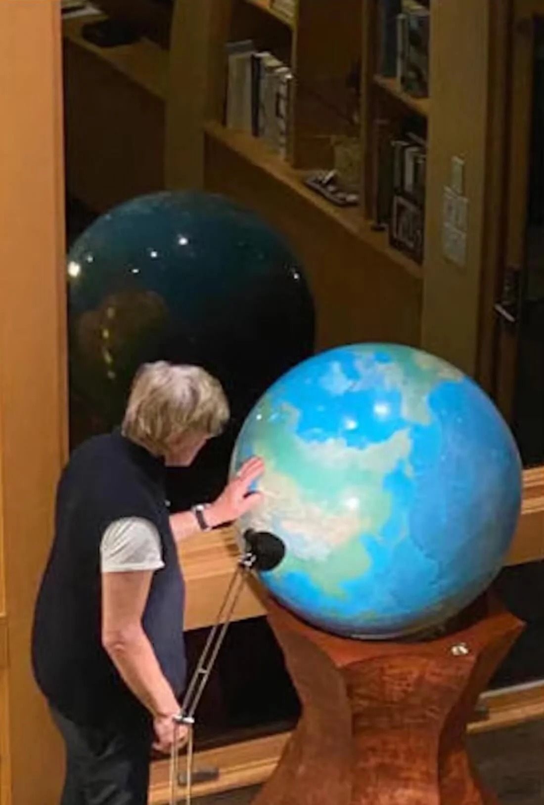 Traveler Globe: Inspire Your Next Adventure 1 imageye giant.world .globes.geographical.globes.for .schools.world globe large world globe globe for sale globe for office vintage world globe as seen on tv top 10 world globes best globes copy