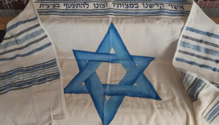 Where to look for a Jewish tallit for sale? 1 jewish talit