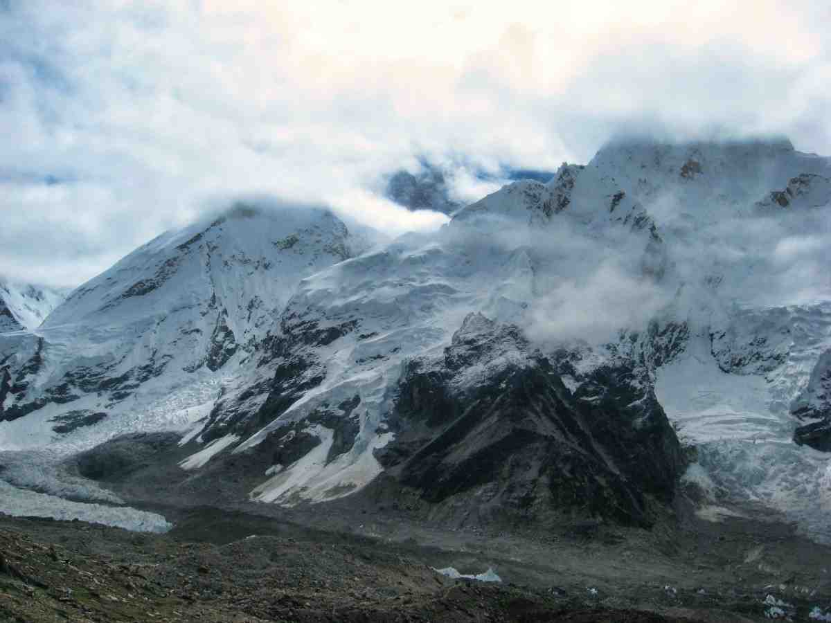 Everest High Pass Trek The Real Test 1 nathan langer AIzNMP Kmg0 unsplash