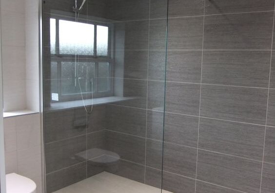 wetroom with shower screen 1