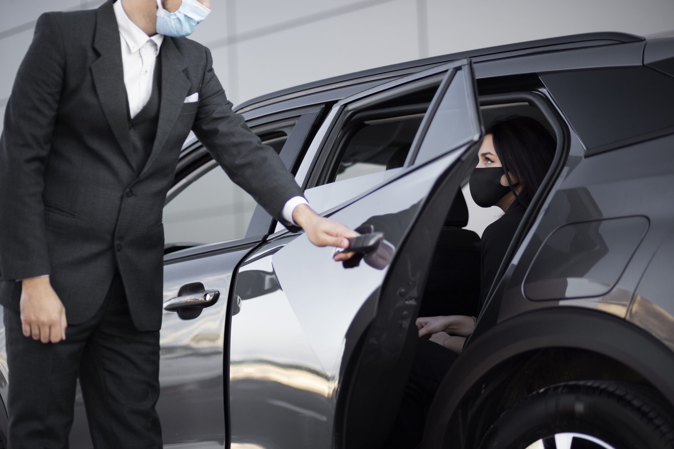 Convenient and Secure Airport Valet Parking at O’Hare – Travel Stress-Free 1 young male being uber driver female client 1 scaled