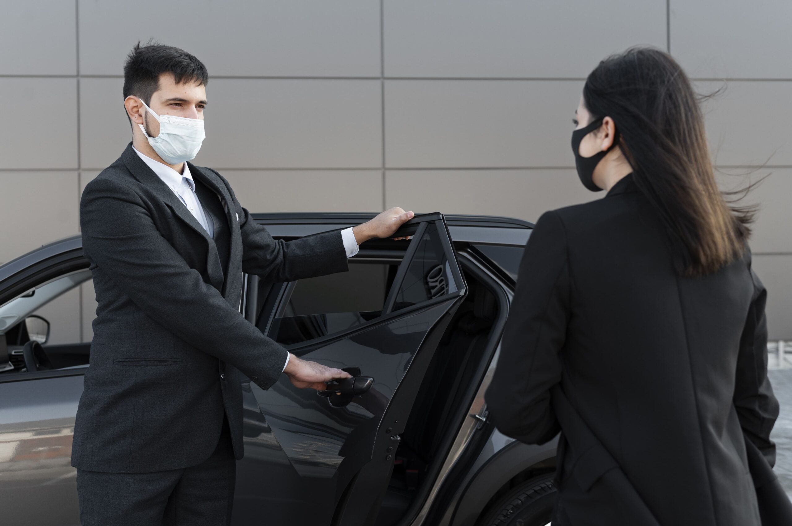 Airport Valet Parking at O’Hare – Secure, Fast & Convenient 1 young male being uber driver female client 2 1 scaled