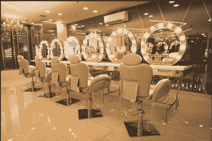 Why UK International Is Best for Makeup Artist Course