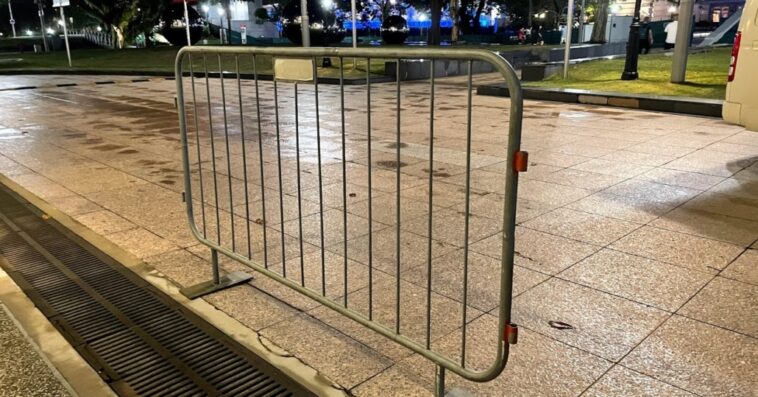 barricades 1030x773 1