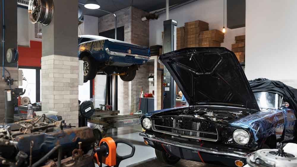 Exposing the Truth: 5 Ways Mechanic Might Cheating You 1 car mechanic