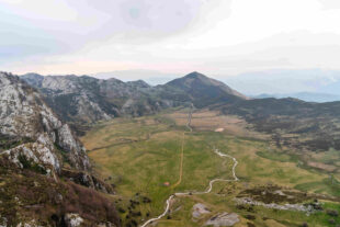 mesmerizing aerial view fields surrounded by rocky mountains 1 1