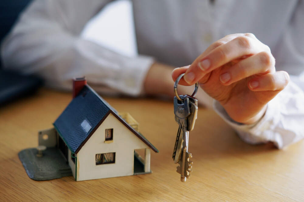 Buying in a Hot Market: Tips to Win a Bidding War