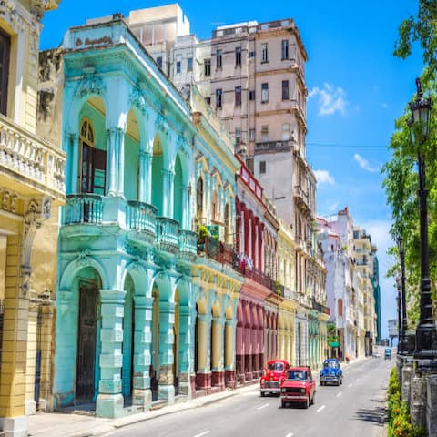 Cuba’s Colorful Streets: Exploring Havana on Foot