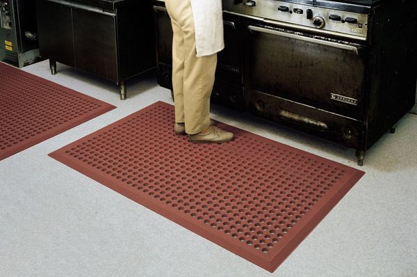 How to Choose the Right Floor Mats for UAE Weather
