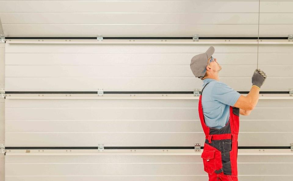 Who fixes garage door dents fast in Buena Park