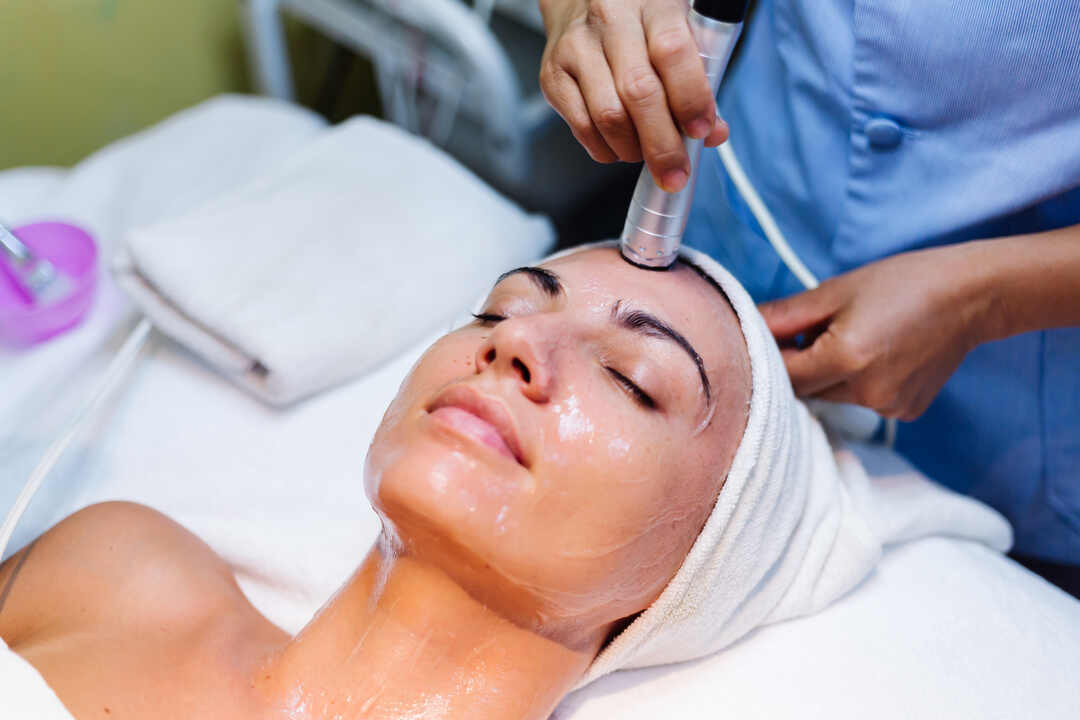Radiant Skin with Microdermabrasion & Microcurrent