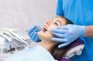 Dental Implants vs. Dentures: Which Option is Best?