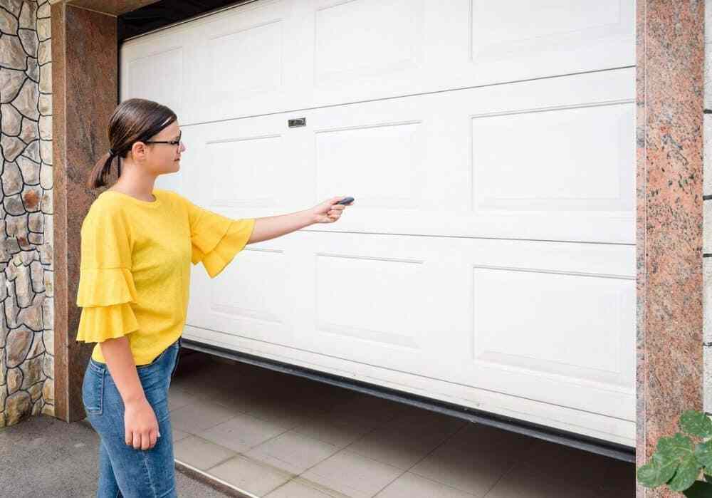 garage door 2 1000x699 1