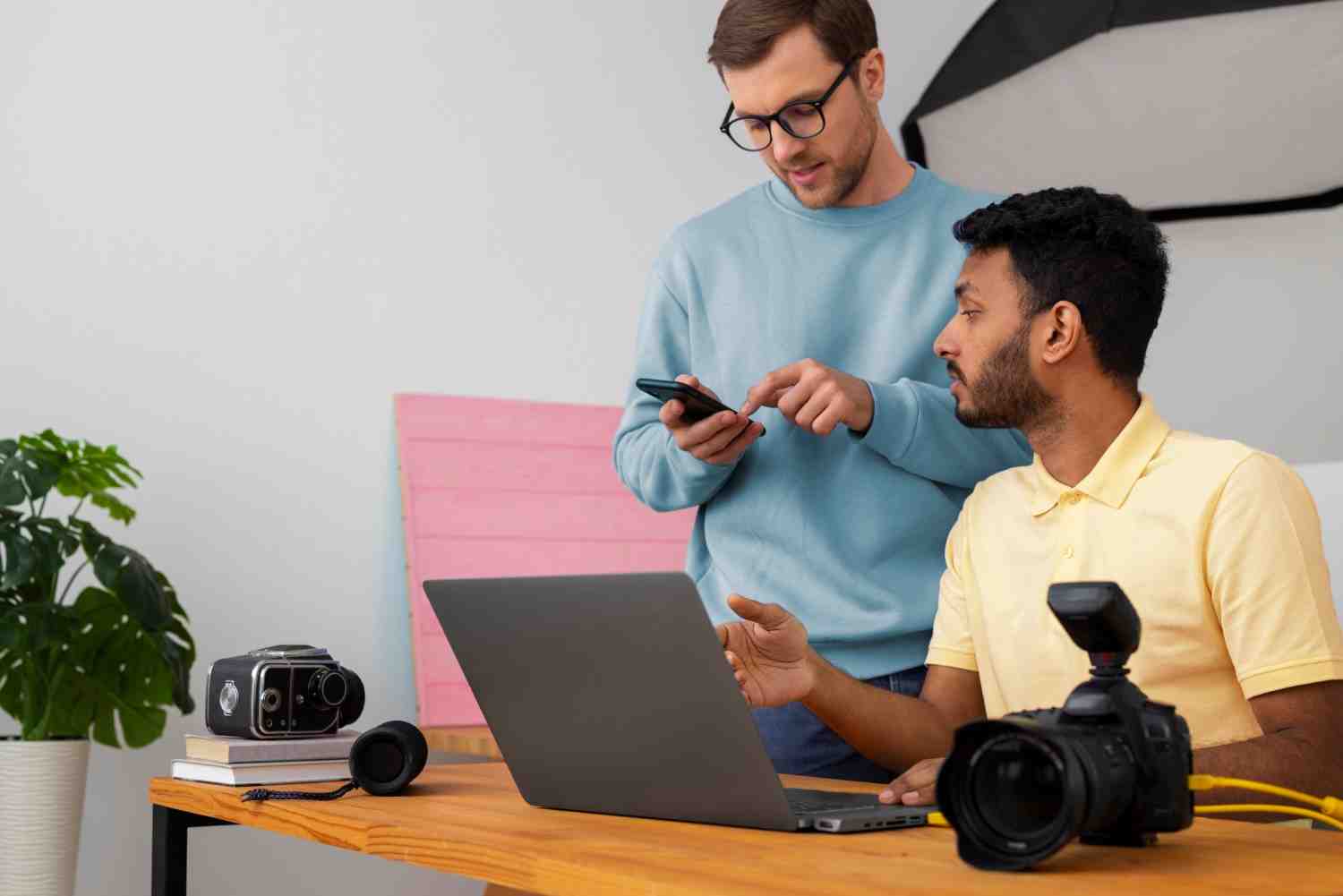 Offline vs Online Business: Which Model Wins in 2025?