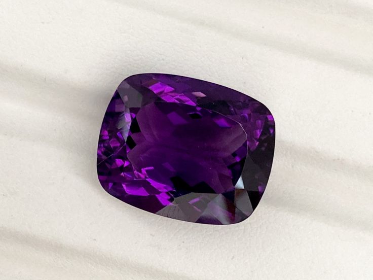 Amethyst Guide: Meditation, Jewelry & Home Décor Uses