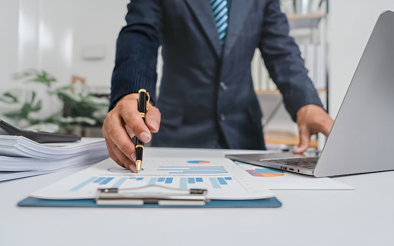 Track Payment Patterns With E-Invoicing Insights