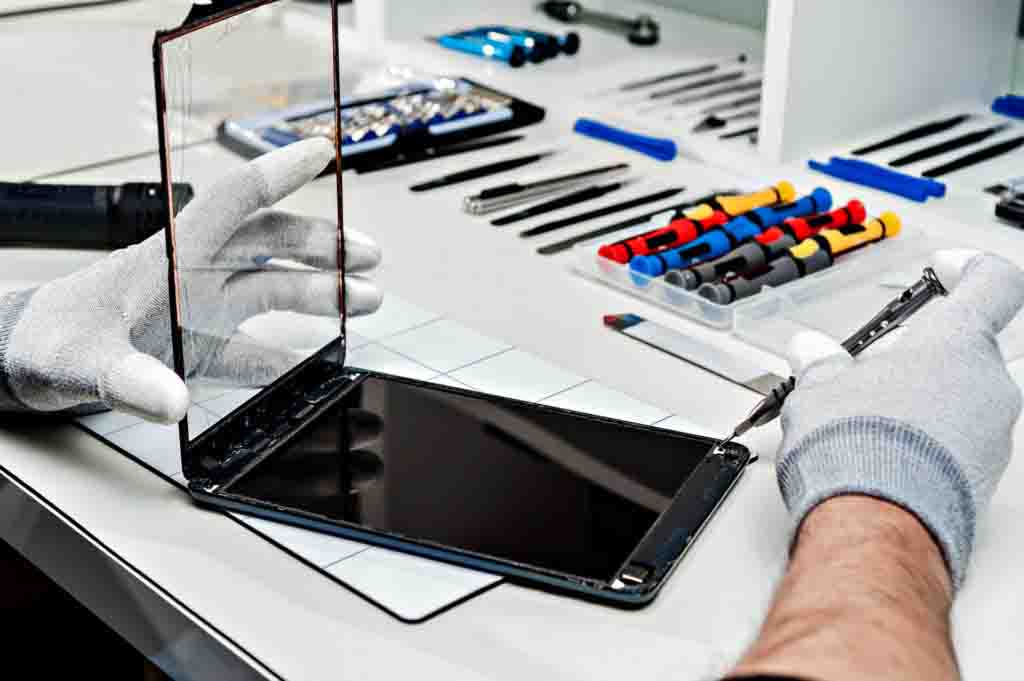 https://realmobilerepair.com/water-damage-repair-washington-dc/