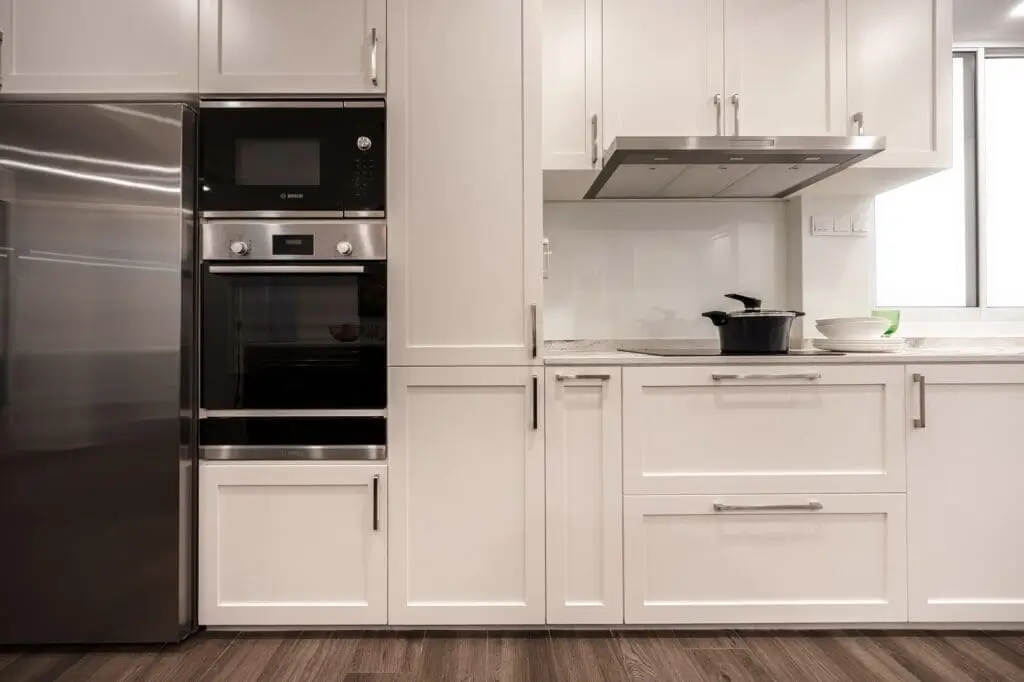 Metal vs. Wooden Kitchen Racks – Which One Is Better