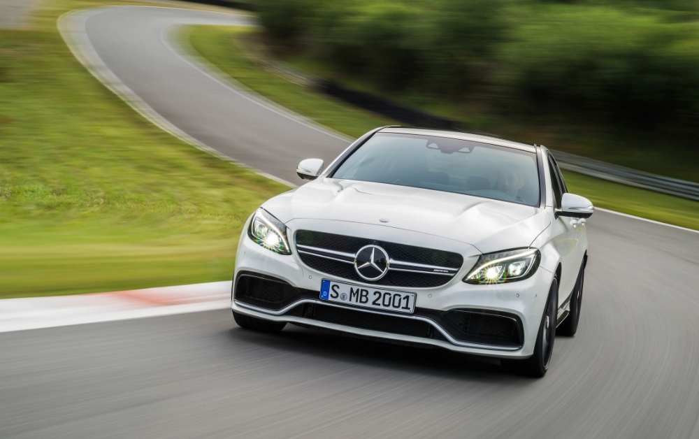 Is It Better to Rent a Mercedes Dubai or Buy One?