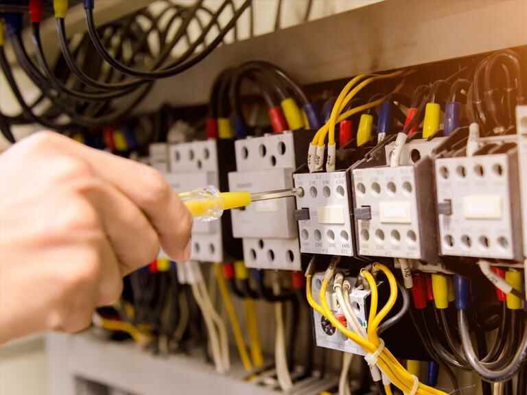 Proven Tricks to Avoid Long Waits With Power Companies